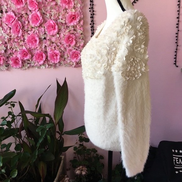 Cece 3d Flower rosette petal neckline white beige eyelash furry Fuzzy sweater - Picture 2 of 9